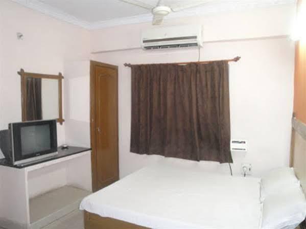 Oyo Hotel Lakshmi Paradise Visakhapatnam Esterno foto