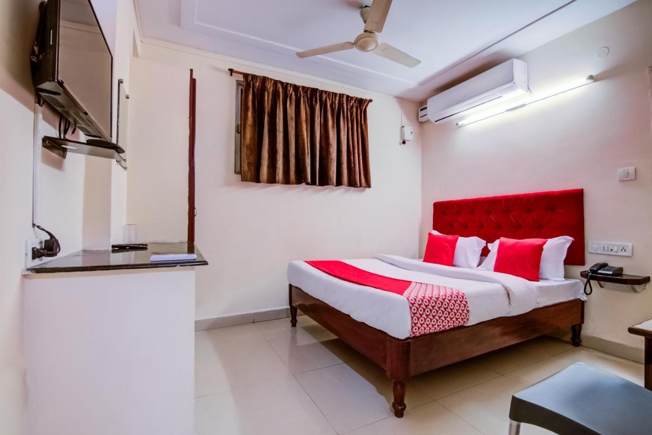 Oyo Hotel Lakshmi Paradise Visakhapatnam Esterno foto