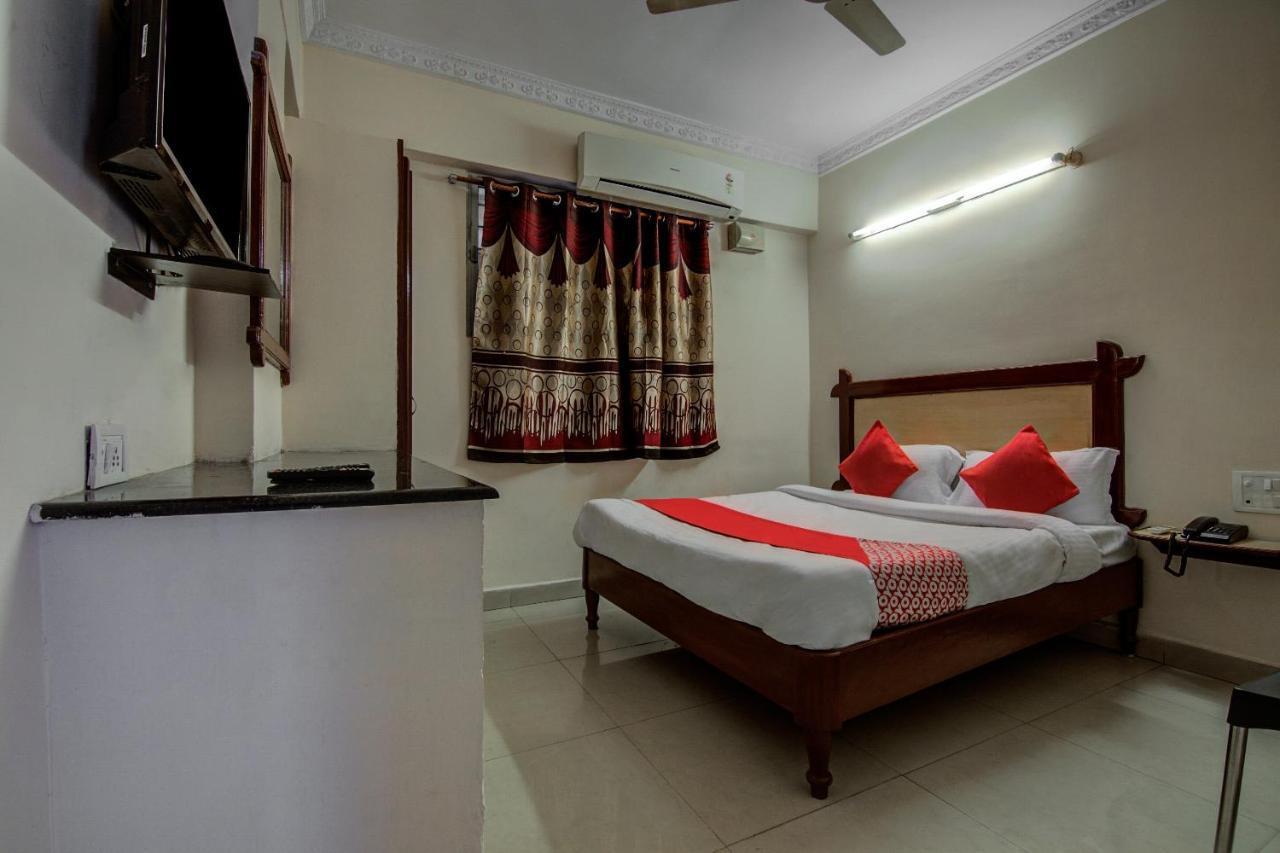 Oyo Hotel Lakshmi Paradise Visakhapatnam Esterno foto